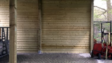 kwalitatieve afwerking aan de binnenzijde van deze moderne carport